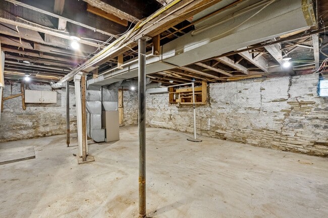 Building Photo - 410 Lorenz Ave