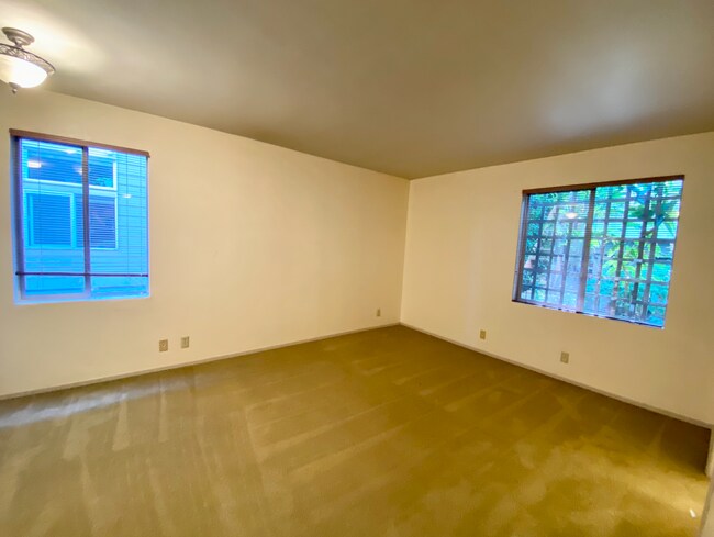 Building Photo - 2611 22nd Ave W
