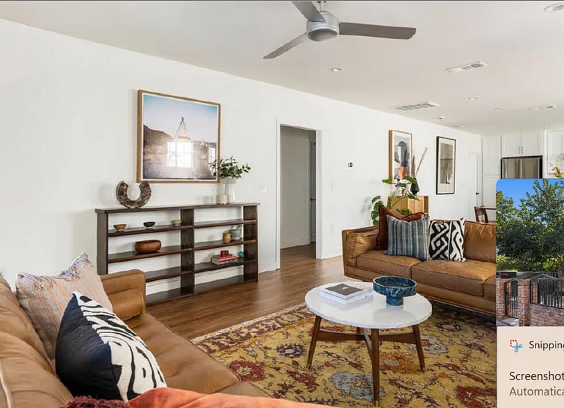 Large Living Area - 3538 London St