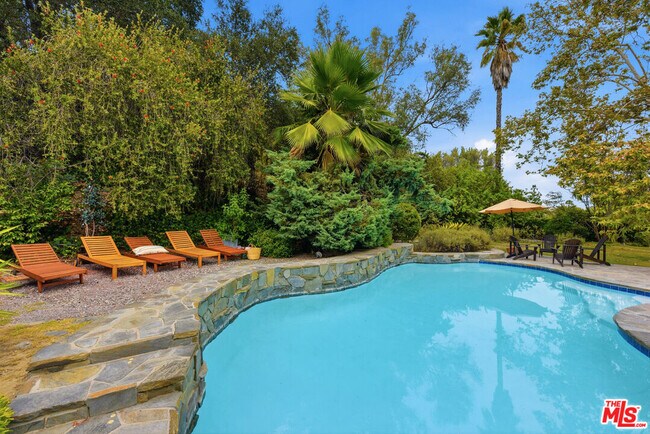 Building Photo - 4401 Nogales Dr