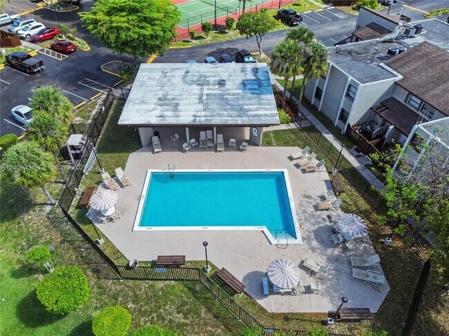 Building Photo - 10010 NW 9th St Cir