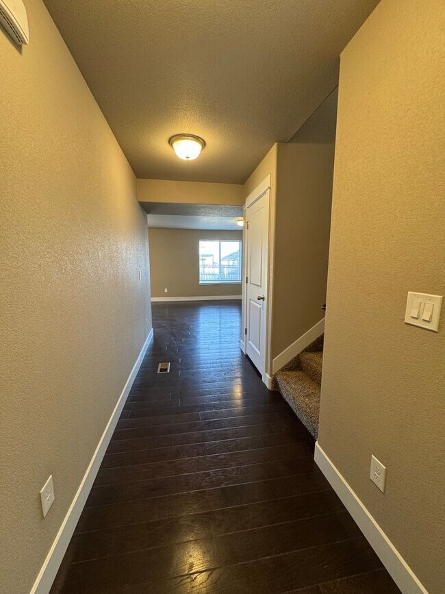 Building Photo - Newer build, 3 bedroom, 2 1/2 bath in The Sands