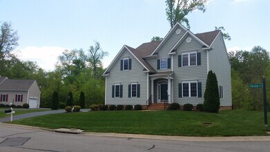 Building Photo - Stunning and Luxurious 4 Bedroom 2.5 Bath Home in the Crosspoint Subdivision