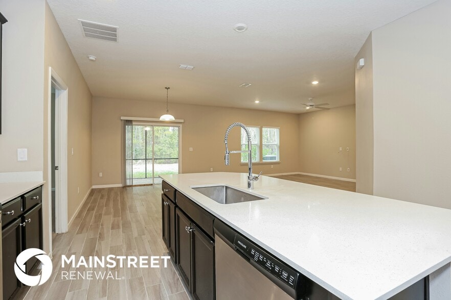 Building Photo - 16180 Blossom Lake Dr