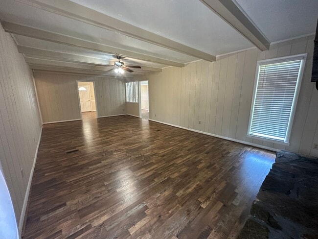 Building Photo - 927 Pinecliff Dr