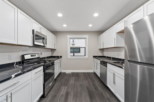 Building Photo - 3 Bedroom 2 Bath Beach House