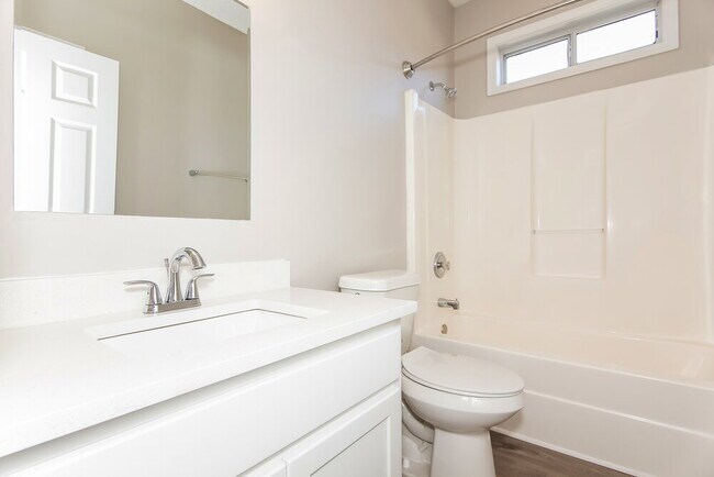 Building Photo - 64 Paxton Pl