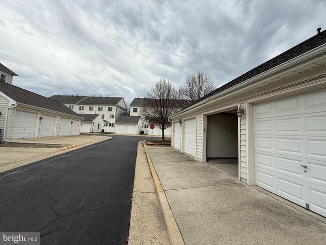 Building Photo - 22949 Fanshaw Square