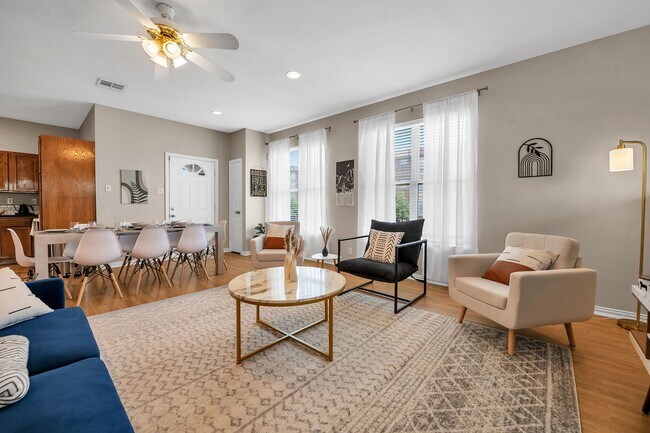 Building Photo - 1425 E James St