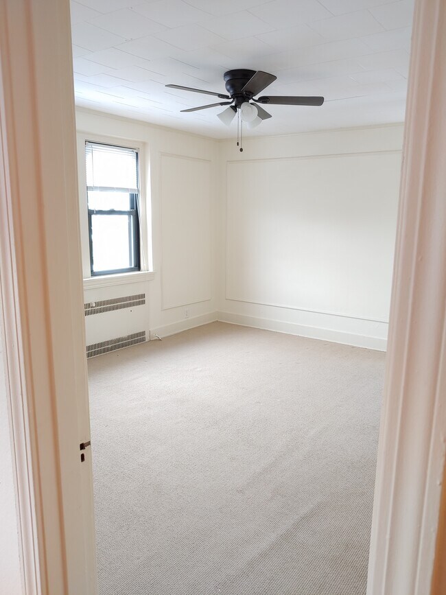 Building Photo - 769 Shady Dr E