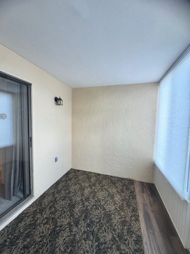 Building Photo - 3607 Edgewater Dr