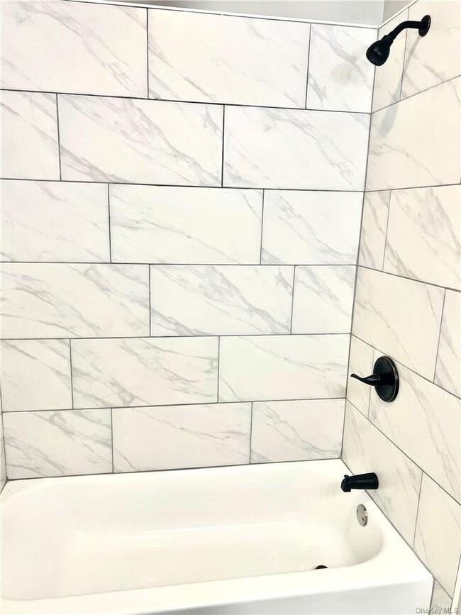 Building Photo - 39 Church St