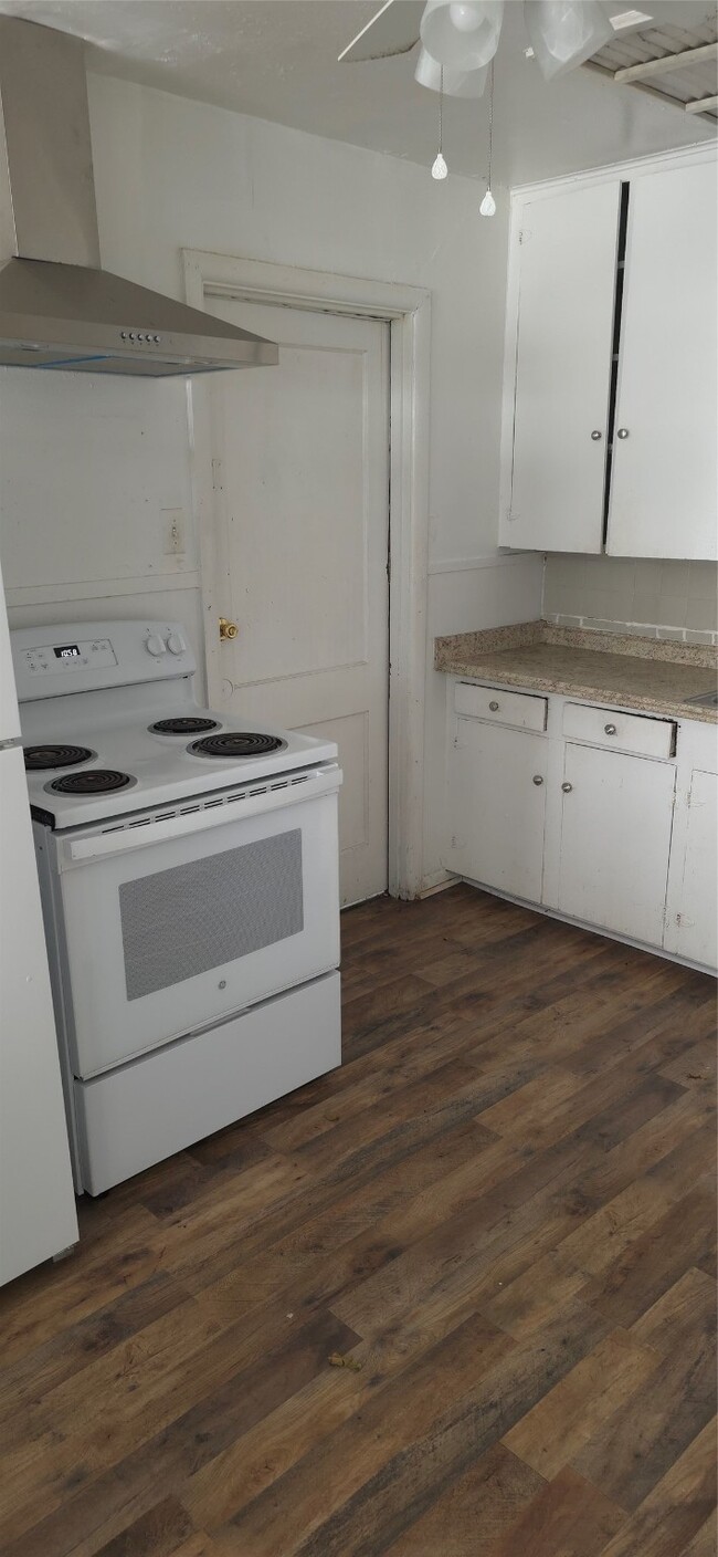 Building Photo - 2811 Iola St