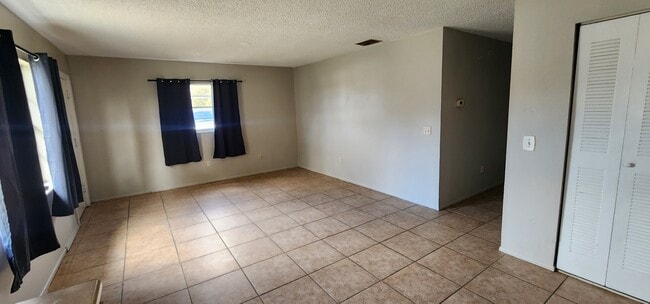 Building Photo - 1413 Laura St