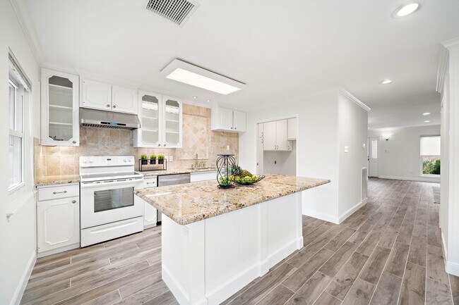 Building Photo - 6434 Burgoyne Rd