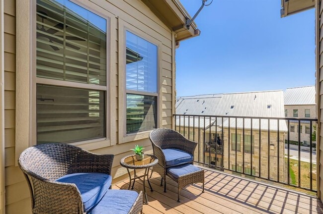 Building Photo - 1213 Highknoll Ln