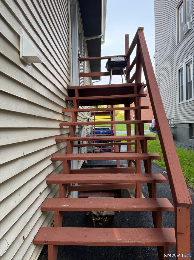 Building Photo - 71 Williams St