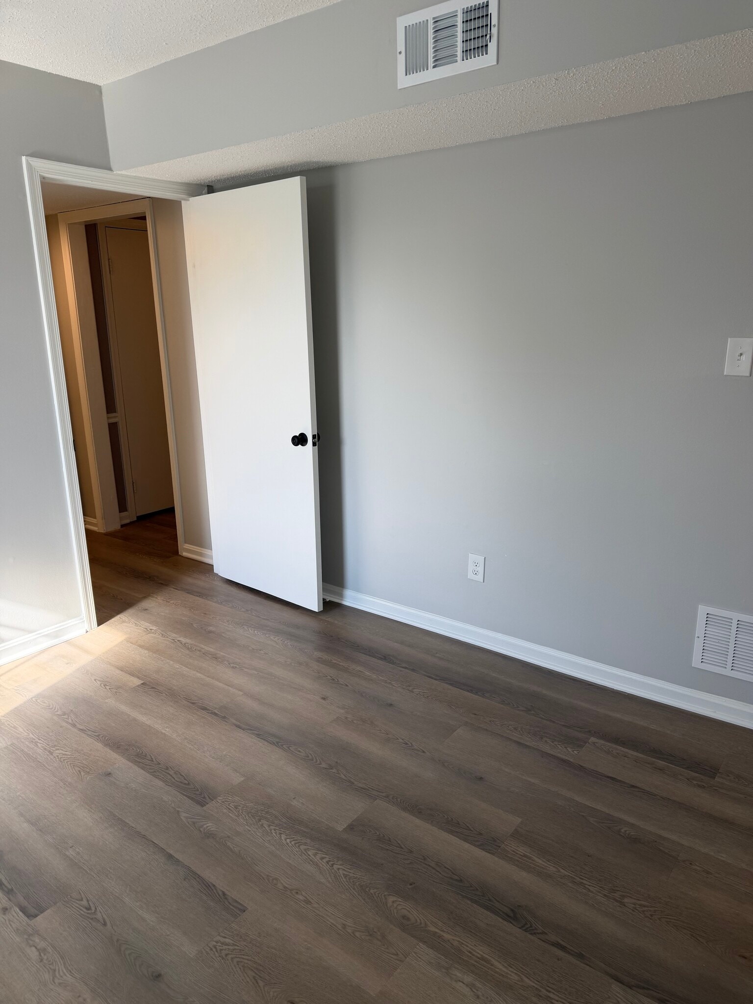 Building Photo - 3121 Patrick Henry Dr