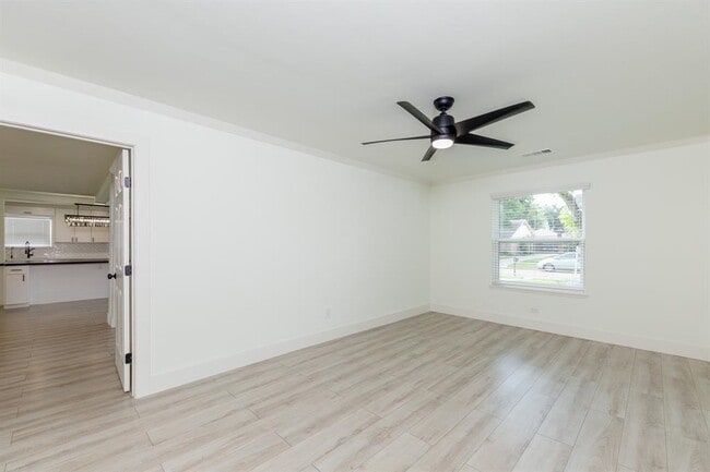 Building Photo - 2815 Field Line Dr