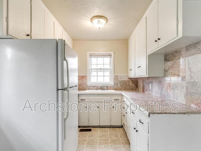 Building Photo - 1614 SW 41st St