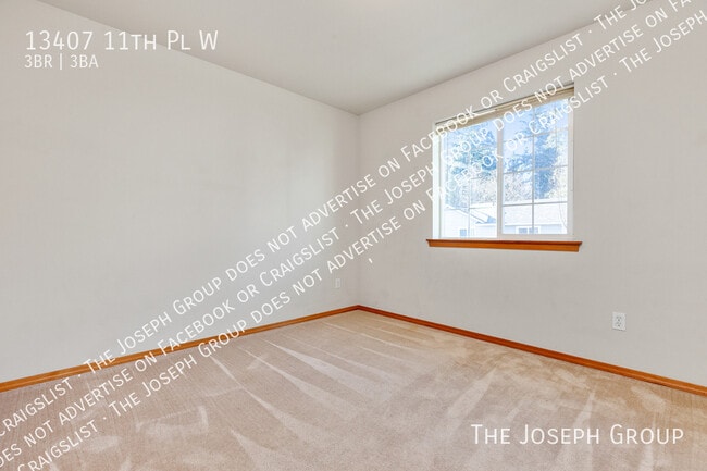 Building Photo - 13407 11th Pl W