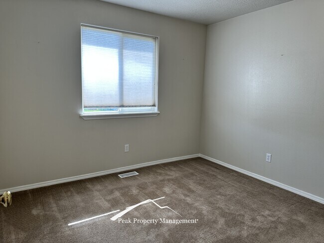 Building Photo - 605 W Mulberry Loop