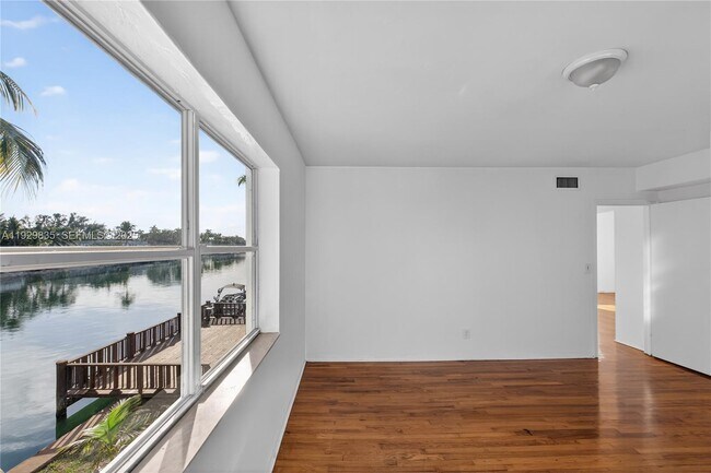 Building Photo - 160 S Shore Dr