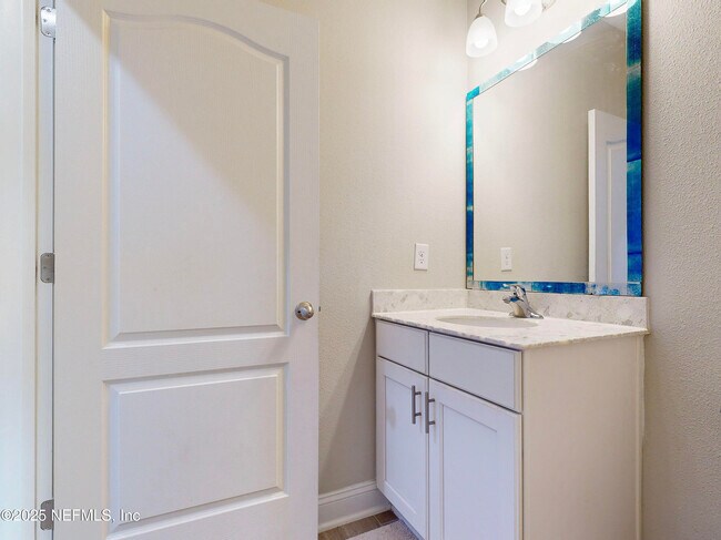 Building Photo - 210 Thistleton Wy