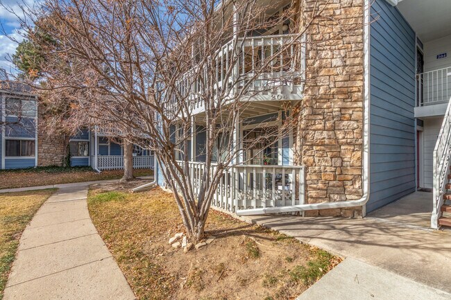 Building Photo - 8335 S Fairmount Dr