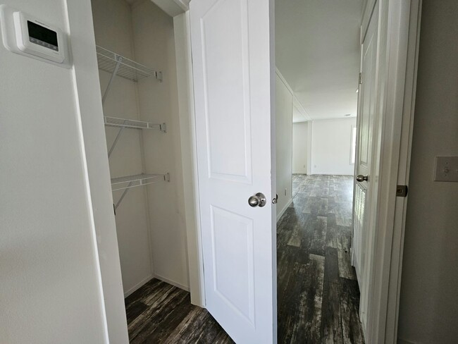 Building Photo - 6700 Hidden Oaks Dr