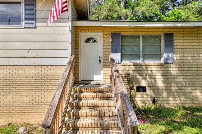 Building Photo - 1114 Terrace Cir