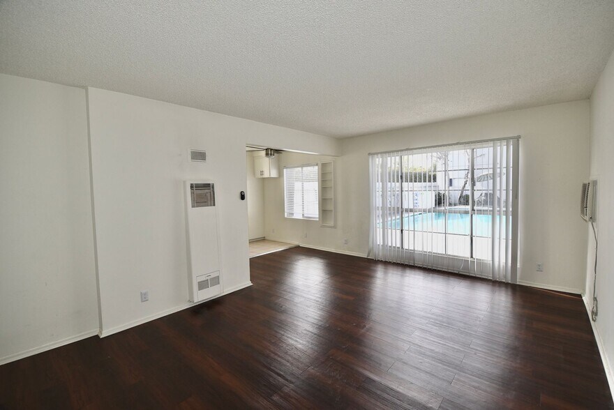 Building Photo - 5230 Vesper Ave