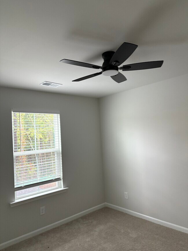 Building Photo - 119 Barefoot Dr