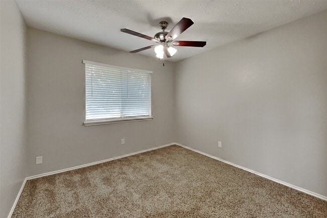 Building Photo - 11831 Oakner Dr