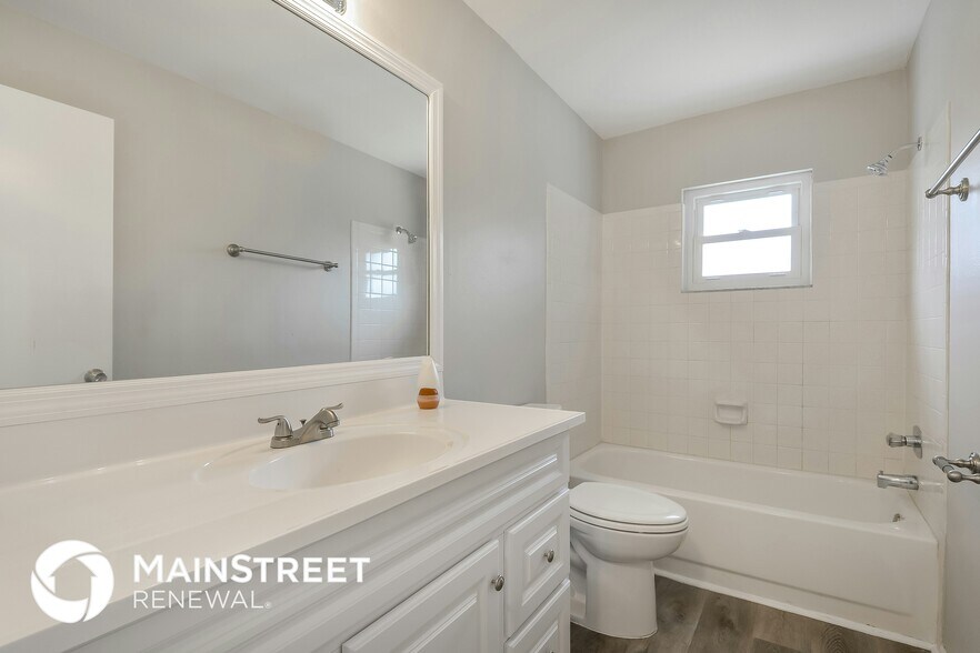 Building Photo - 4715 Almanza Ave