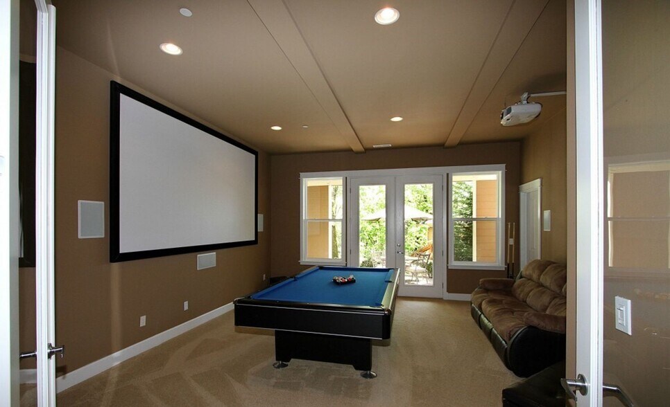 Building Photo - Live the Dream in Kirkland! Luxurious Home For Rent