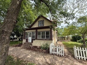 Building Photo - Spacious 4-Bedroom Home Close to Campus