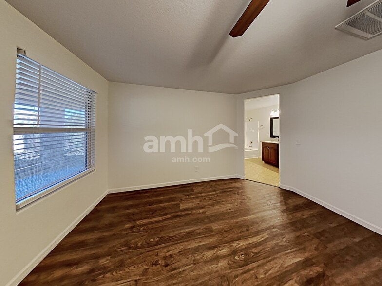 Building Photo - 4592 E Longhorn St