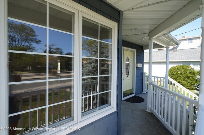 Building Photo - 111 Main St