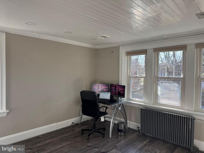 Building Photo - 725 W Mt Vernon St