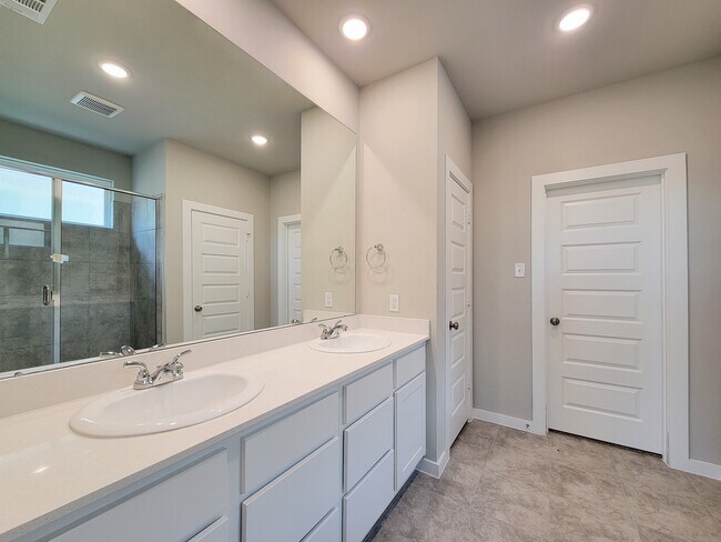 Building Photo - 2905 Terrace Grove Dr