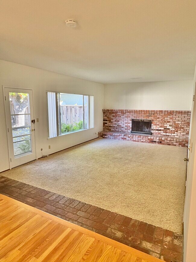 Building Photo - 959 Wallace Dr