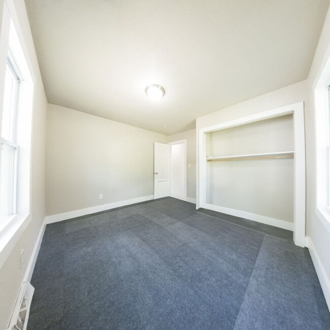 Building Photo - Gorgeous 4 Bedroom 1 Bath Home - Pyramid P...