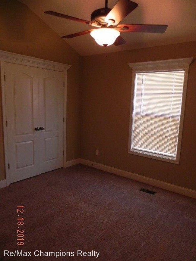 3 br, 2.5 bath House 19 Arbor Cove Dr. 19 Arbor Cove Dr Phenix City