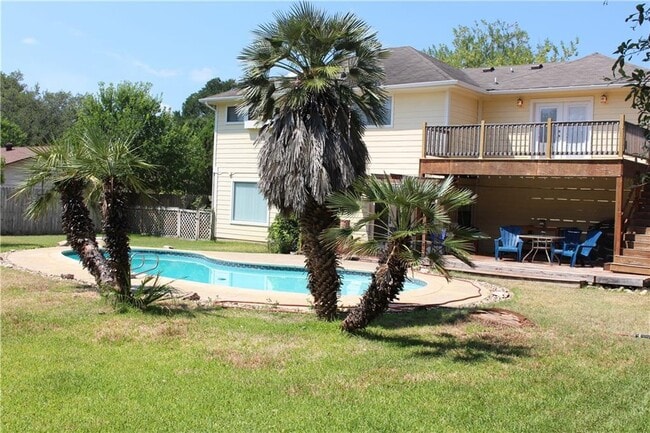 Building Photo - 200 N Kings Canyon Dr