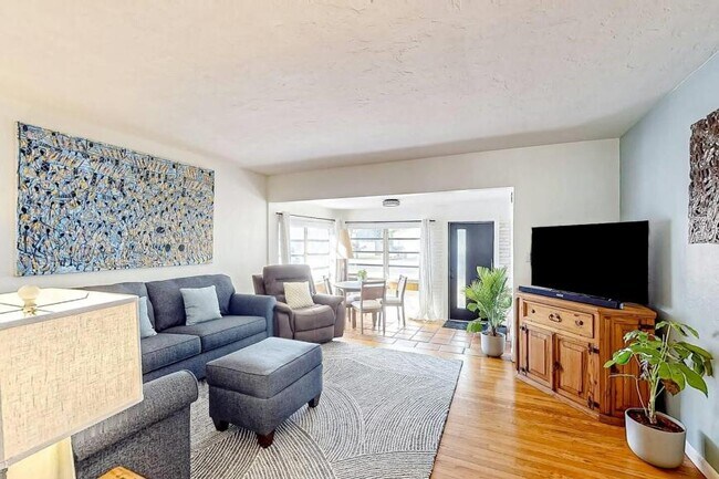 Building Photo - 3 bedroom in Hollywood FL 33020