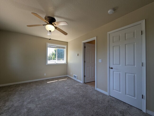 Building Photo - 3-Bedroom, 1.5-Bath Home In Bethel Danebo ...