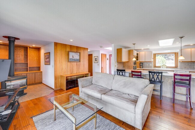 Building Photo - 902 Paiute Pl