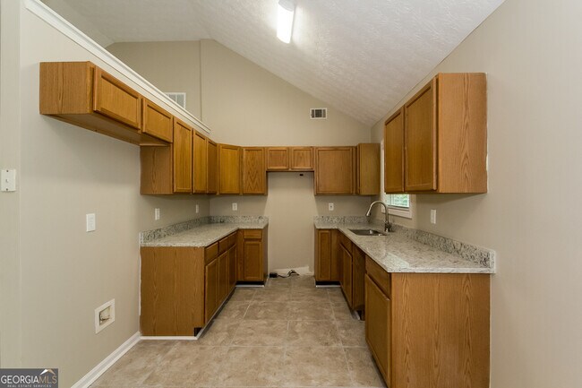 Building Photo - 120 Whitehead Dr