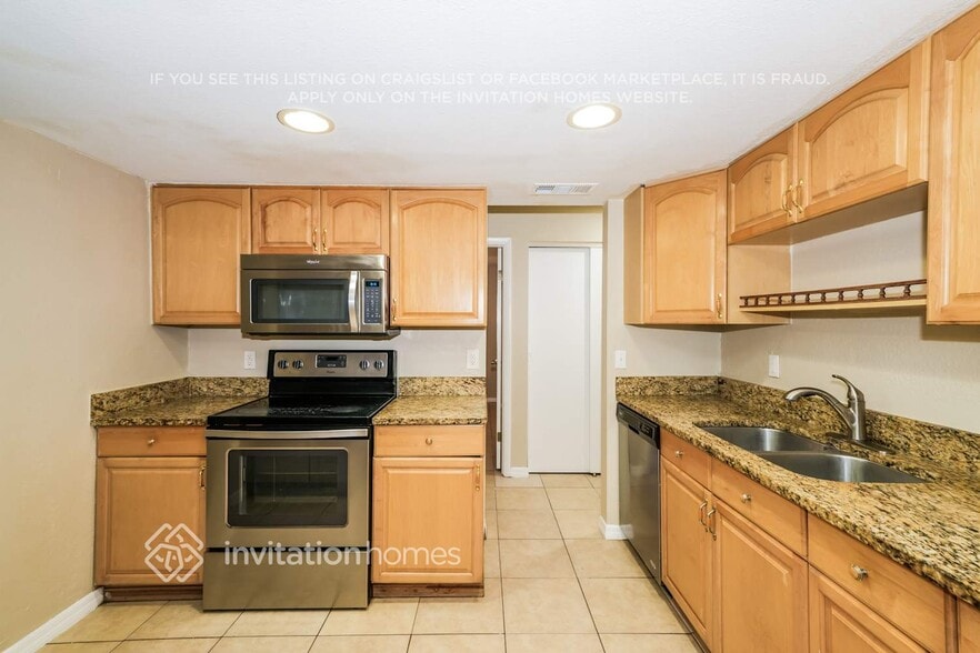 Building Photo - 2925 E 148th Ave